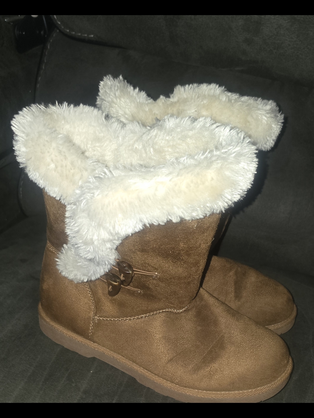 Magellan Outdoors women's toggle faux fur boots size 10